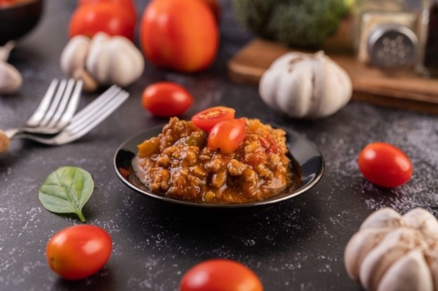 Piring kecil yang terlihat penuh menimbulkan perasaan puas makan dengan porsi sedikit