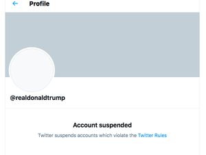 Sederet Selebriti Bersuka Cita Usai Twitter Tutup Akun Trump