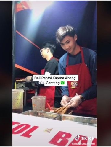 Viral penjual pentol mirip Devano