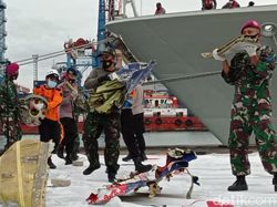 Marinir Serahkan 10 Kepingan Baru dari Evakuasi Sriwijaya Air SJ182