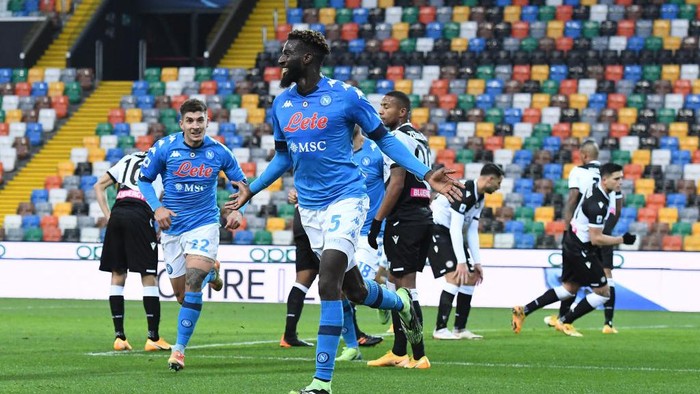 UDINE, ITALY - JANUARY 10: Tiemoue Bakayoko of S.S.C. Napoli celebrates after scoring their teams second goal during the Serie A match between Udinese Calcio and SSC Napoli at Dacia Arena on January 10, 2021 in Udine, Italy. Sporting stadiums around Italy remain under strict restrictions due to the Coronavirus Pandemic as Government social distancing laws prohibit fans inside venues resulting in games being played behind closed doors. (Photo by Alessandro Sabattini/Getty Images)