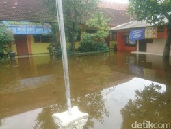 Banjir Luapan Sungai di Lamongan Rendam 58 Lembaga Pendidikan