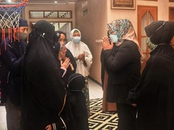 Kunjungi Rumah Keluarga Pilot SJ182, Bupati Bogor: Kami Siap Bantu