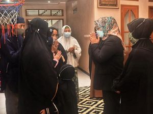 Kunjungi Rumah Keluarga Pilot SJ182, Bupati Bogor: Kami Siap Bantu Kunjungi Rumah Keluarga Pilot SJ182, Bupati Bogor: Kami Siap Bantu