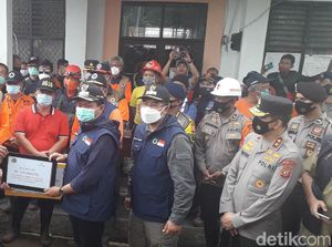 Tinjau Longsor di Sumedang, Doni Monardo Minta Warga Tak Dekati Lokasi