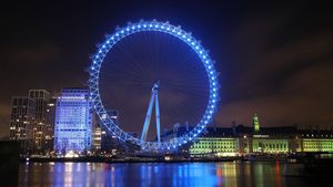 Dukung Tenaga Kesehatan, Landmark di London Menyala Biru