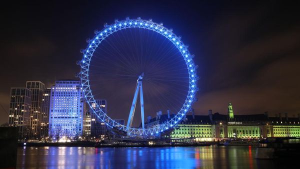 Dukung Tenaga Kesehatan, Landmark di London Menyala Biru