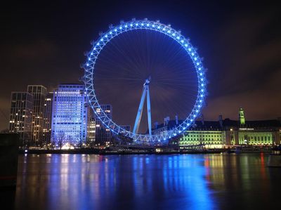 Dukung Tenaga Kesehatan, Landmark di London Menyala Biru