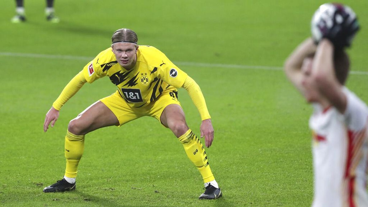 Erling Haaland diperkirakan akan bersaing ketat dengan Kylian Mbappe untuk Ballon dOr. (Foto: AP/Michael Sohn)