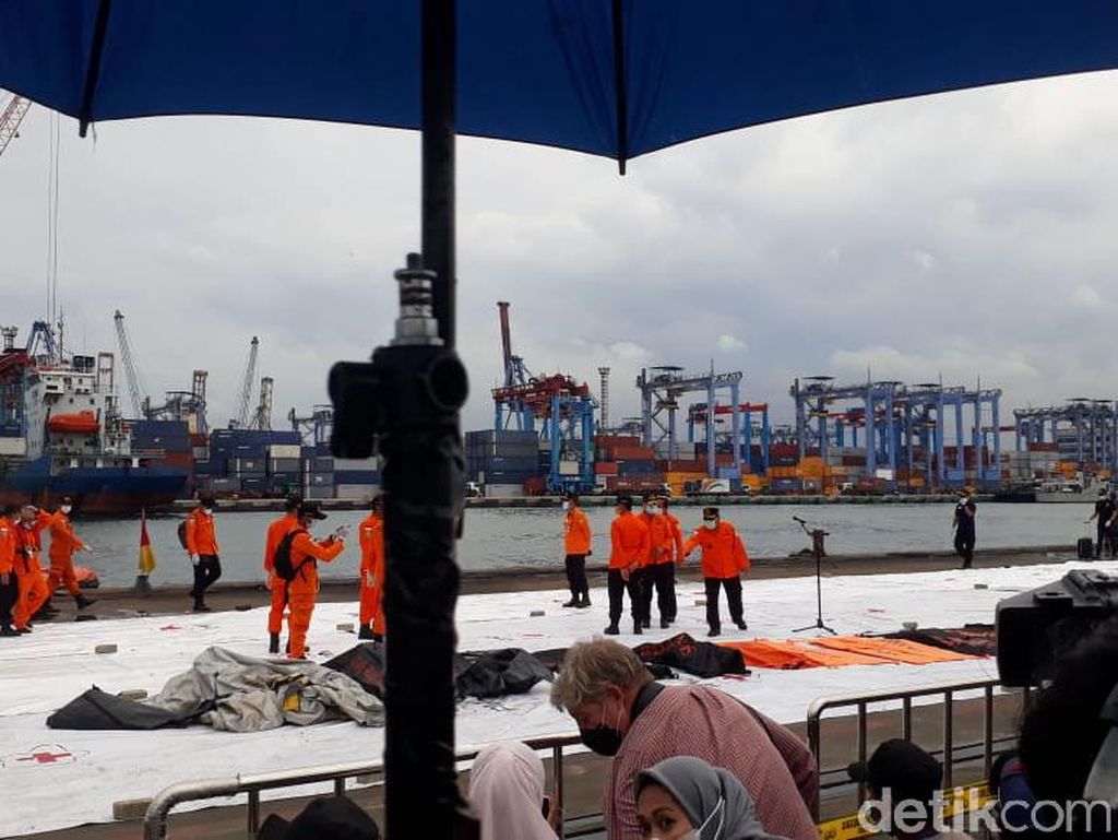 Sederet Temuan Evakuasi Sriwijaya Air Hari Ini, Ada 16 Potongan Besar Pesawat Sederet Temuan Evakuasi Sriwijaya Air Hari Ini, Ada 16 Potongan Besar Pesawat