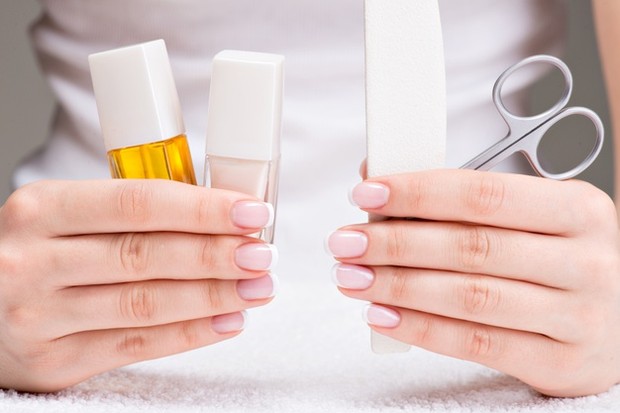 Selain mendapatkan hasil yang maksimal, manicure kit dapat mempermudah pekerjaan.