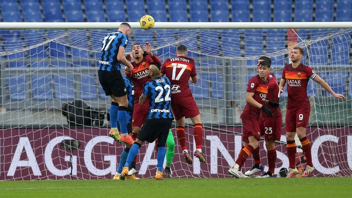 ROME, ITALY - JANUARY 10: Milan Skriniar of Internazionale scores their sides first goal during the Serie A match between AS Roma and FC Internazionale at Stadio Olimpico on January 10, 2021 in Rome, Italy. Sporting stadiums around Italy remain under strict restrictions due to the Coronavirus Pandemic as Government social distancing laws prohibit fans inside venues resulting in games being played behind closed doors. (Photo by Paolo Bruno/Getty Images)