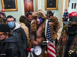 Polisi Tangkap Pria Bertanduk yang Viral di Kerusuhan Gedung Capitol