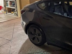 Hitungan Menit Keluar Dealer, Kaca Mobil Tesla Termurah Pecah Sendiri