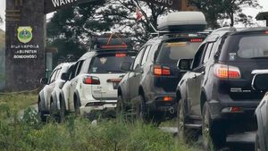 Begini Kala Komunitas Mobil Touring dan Gelar Baksos
