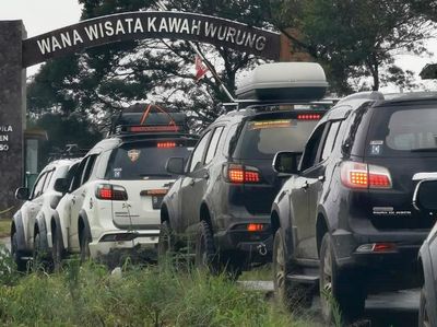 Begini Kala Komunitas Mobil Touring dan Gelar Baksos