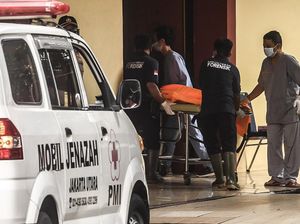 Bagian Tubuh Korban Sriwijaya Air SJ182 Tiba di RS Polri