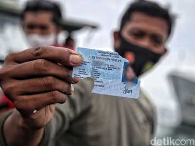 KTP Korban Hingga Roda Pesawat Sriwijaya Air Diangkat dari Laut