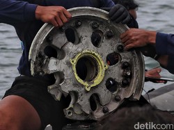 Bagian Besar Sriwijaya Air Belum Diangkat, Kapal Crane Diterjunkan