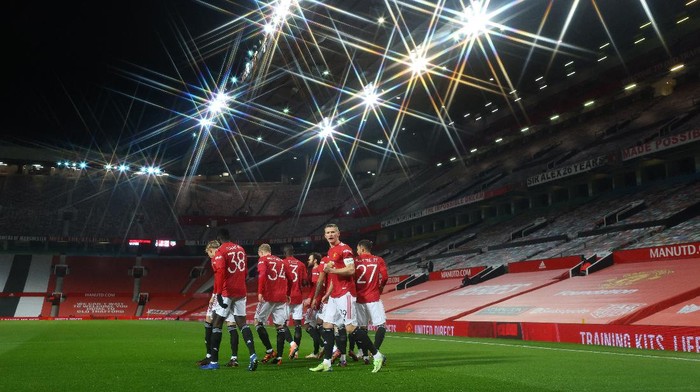 MANCHESTER, ENGLAND - JANUARY 09: (EDITORS NOTE: A special effects camera filter was used for this image.) Scott McTominay of Manchester United celebrates with teammates after scoring their teams first goal during the FA Cup Third Round match between Manchester United and Watford at Old Trafford on January 09, 2021 in Manchester, England. The match will be played without fans, behind closed doors as a Covid-19 precaution. (Photo by Richard Heathcote/Getty Images)