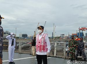 Naik KRI John Lie, Menhub-Panglima Cek Titik Lokasi Jatuhnya Sriwijaya Air Naik KRI John Lie, Menhub-Panglima Cek Titik Lokasi Jatuhnya Sriwijaya Air