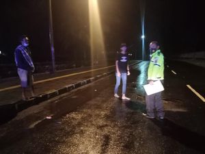 Pemotor Tewas Usai Tabrak Truk Parkir di Badan Jalan Pangandaran