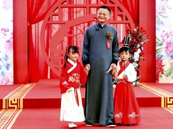 Jelang Tahun Baru Imlek, Jack Ma Asyik Main Golf