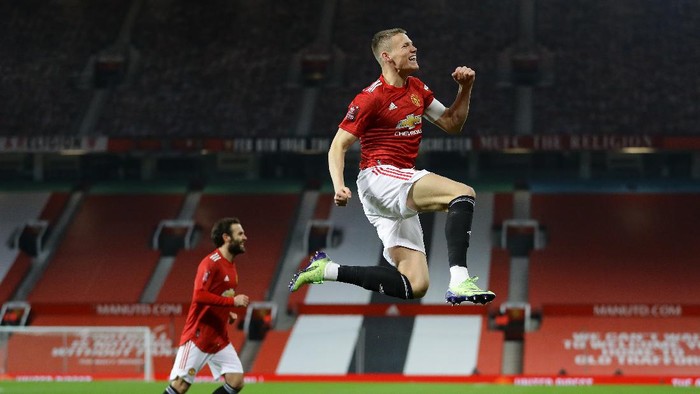 MANCHESTER, ENGLAND - JANUARY 09: Scott McTominay of Manchester United celebrates after scoring their teams first goal during the FA Cup Third Round match between Manchester United and Watford at Old Trafford on January 09, 2021 in Manchester, England. The match will be played without fans, behind closed doors as a Covid-19 precaution. (Photo by Richard Heathcote/Getty Images)