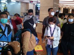 Keluarga Crew Sriwijaya Air SJ182 Diantar ke RS Polri, Bawa Sampel DNA