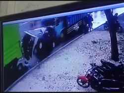 Ngeri! Detik-detik Truk Seruduk Mobil-Pikap di Lingkar Kudus Terekam CCTV