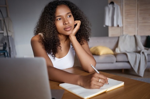 Cara Hadapi Writer's Block adalah dengan Tulis Apa Saja/Frepeik.com