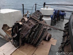 Basarnas Kumpulkan 16 Potongan Besar Badan Pesawat Sriwijaya Air SJ182