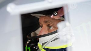 Gaya Valentino Rossi saat Balapan Pakai Mobil Ferrari