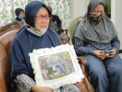 Ibu Ini Kenang Senyuman Anak yang Jatuh Bersama Sriwijaya Air SJ182