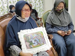 Ibu Ini Kenang Senyuman Anak yang Jatuh Bersama Sriwijaya Air SJ182