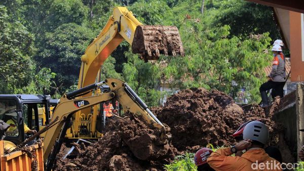 27 Korban Longsor di Sumedang Masih Dicari