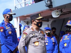 Kabaharkam Tinjau Evakuasi Sriwijaya Air: Polri Turunkan 207 Personel-15 Kapal