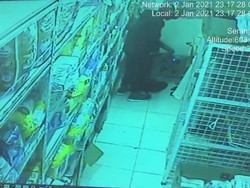 Aksi Perampokan 2 Minimarket dalam Satu Malam di Bandung Terekam CCTV