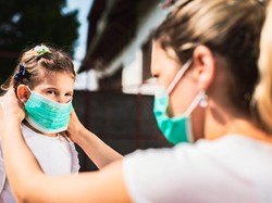 Panduan Orang Tua Dampingi Anak yang Menjalani Isoman Panduan Orang Tua Dampingi Anak yang Menjalani Isoman