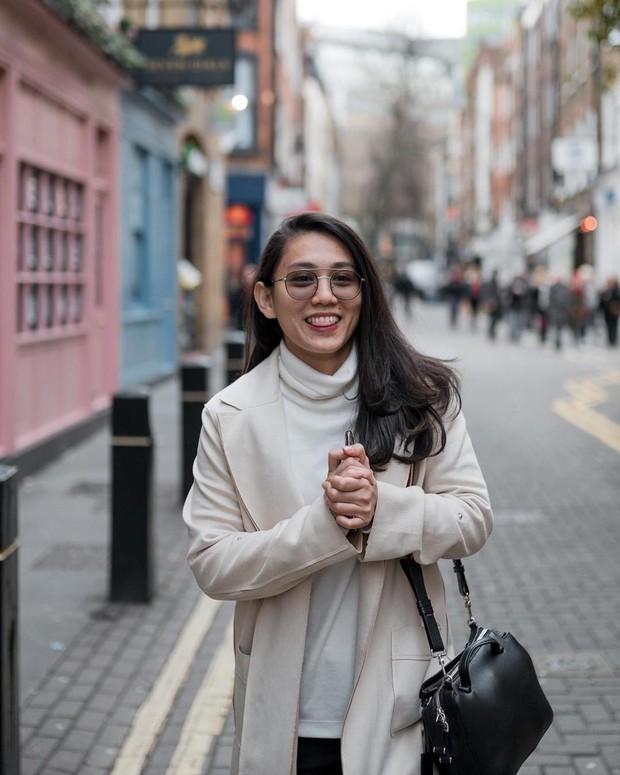 Athira Farina/instagram.com/athirafarina Athira Farina tampil fashionable on street/instagram.com/athirafarina