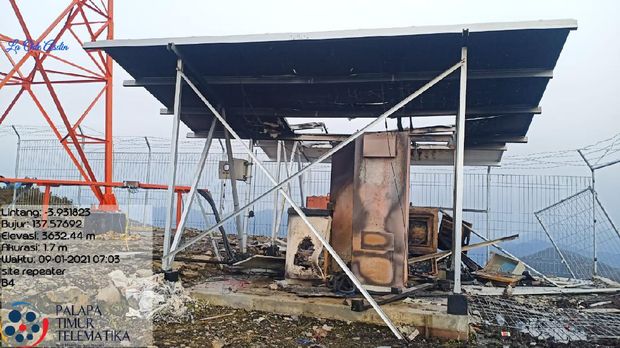 KKB membakar 2 tower Base Transceiver Station (BTS) milik Telkom yang mengakibatkan jaringan di Ilaga mati total. BTS Palapa Ring yang dibakar  yaitu BTS 4 yang terletak di perbukitan Pingeli di Distrik Omukia dan BTS 5 yang terletak di wilayah Muara yang terletak di Distrik Mabuggi Kabupaten Puncak. (Dok. Puspen TNI)