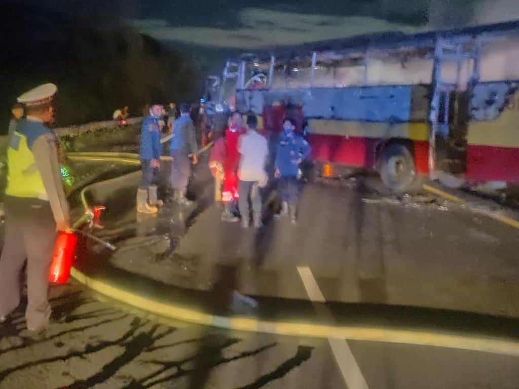 Bus Terbakar di Tol Tangerang-Merak, Sopir dan Kernet Kabur Bus Terbakar di Tol Tangerang-Merak, Sopir dan Kernet Kabur