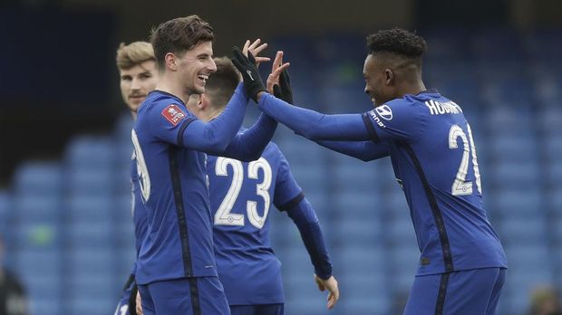 Chelsea's Mason Mount, left, celebrates with Chelsea's Callum Hudson-Odoi after scoring his side's opening goal during the English FA Cup third round soccer match between Chelsea and Morecambe at Stamford Bridge Stadium in London, Sunday, Jan. 10, 2021. (AP Photo/Matt Dunham)