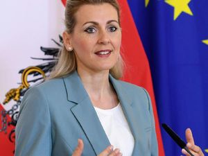 Dituduh Plagiat, Menteri Ini Mengundurkan Diri