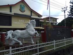Pengadaan Mobil Baru DPRD Kuningan, Sekda Jabar Ingatkan Efisiensi