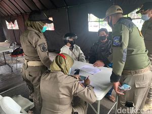 Kasus COVID-19 Tidak Melandai, Pakar Sebut PPKM di Jatim Dinilai Tak Efektif
