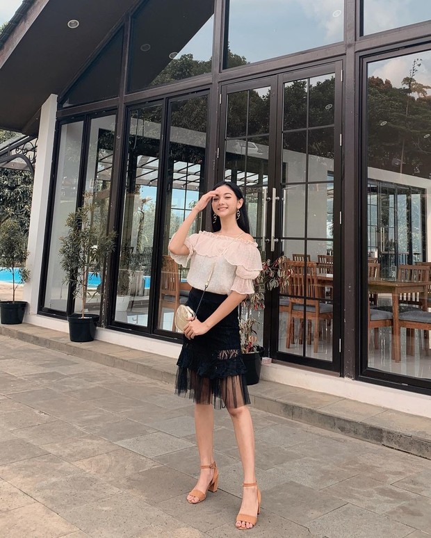 Inspirasi Fashion Feminin Berkelas ala Glenca Chysara ...