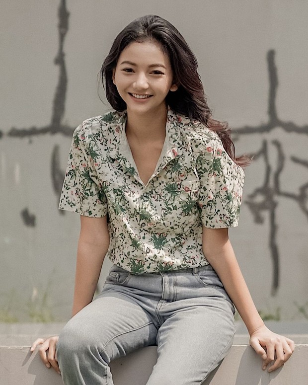 Potret gaya kasual ala Glenca Chysara.