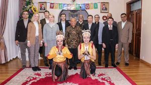 Potret Keseruan Tari Poco-poco Sampai ke Korea Utara