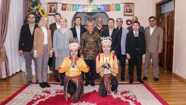 Potret Keseruan Tari Poco-poco Sampai ke Korea Utara